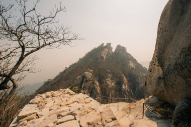 Seul, Bukhansan Ulusal Parkı 'nda taşın zirvesi, sep, 22024. Yüksek kalite fotoğraf