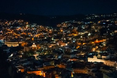 Guanajuato, Meksika. 24 Aralık 2023 Guanajuato, Meksika 'daki şehir evlerinde mimarlık ve cephe. Yüksek kalite fotoğraf