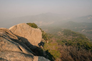 Seul, Bukhansan Ulusal Parkı 'nda taşın zirvesi, sep, 22024. Yüksek kalite fotoğraf