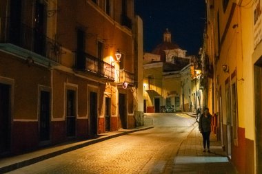 Guanajuato, Meksika. 24 Aralık 2023 Guanajuato, Meksika 'daki şehir evlerinde mimarlık ve cephe. Yüksek kalite fotoğraf
