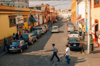 14 Haziran 2024 Santiago de Queretaro Meksika. Şehrin tarihi merkezinin panoramik manzarası renkli koloni binalarıyla. Yüksek kalite fotoğraf