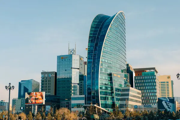 ULAANBAATAR, MONGOLIA - 11 Temmuz 2024 Chinggis Meydanı veya Sukhbaatar Meydanı 'nda Naadam geleneksel festivalinin kutlanması. Yüksek kalite fotoğraf