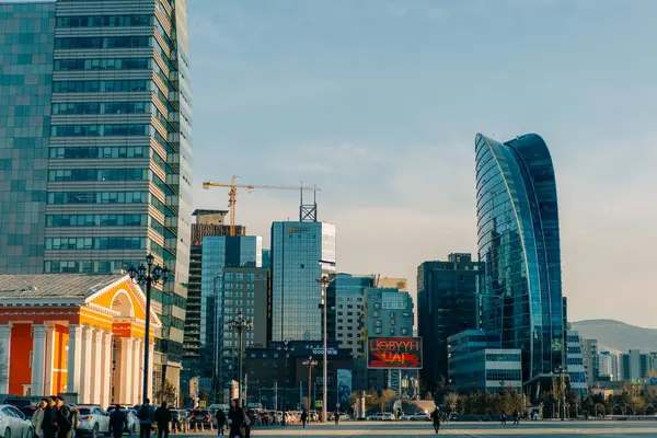 ULAANBAATAR, MONGOLIA - 11 Temmuz 2024 Chinggis Meydanı veya Sukhbaatar Meydanı 'nda Naadam geleneksel festivalinin kutlanması. Yüksek kalite fotoğraf