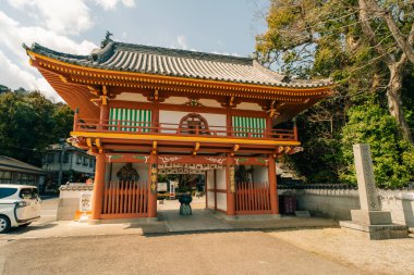 2 Mayıs 2025, Shikoku, Japonya 'daki Gokuraku-ji Tapınağı kutsal hac yolunda sakin bir durak. Yüksek kalite fotoğraf