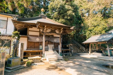 2 Mayıs 2025, Shikoku, Japonya 'daki Gokuraku-ji Tapınağı kutsal hac yolunda sakin bir durak. Yüksek kalite fotoğraf