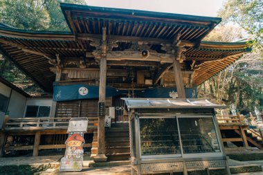 2 Mayıs 2025, Shikoku, Japonya 'daki Gokuraku-ji Tapınağı kutsal hac yolunda sakin bir durak. Yüksek kalite fotoğraf