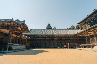 Hyogo, Japonya - 23 Mayıs 2025 Himeji, Hyogo, Japonya 'daki Engyoji tapınağı. Yüksek kalite fotoğraf