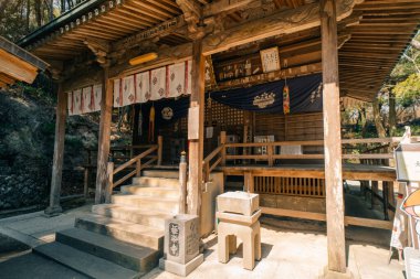 2 Mayıs 2025, Shikoku, Japonya 'daki Gokuraku-ji Tapınağı kutsal hac yolunda sakin bir durak. Yüksek kalite fotoğraf