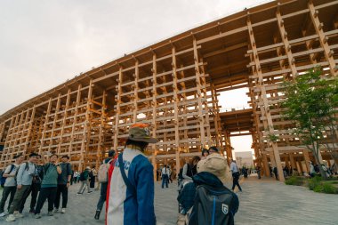 Osaka-Kansai, Japonya - 2 Mayıs 2025 İnşaat detayları meşe ağacıyla, eklemler arasında. Yüksek kalite fotoğraf