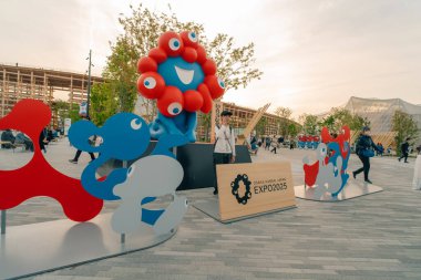 Osaka-Kansai, Japonya - 2 Mayıs 2025 Myaku-Myaku, 2025 Osaka Fuarı maskotu. Yüksek kalite fotoğraf