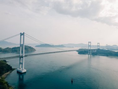 Japonya, Ehime 'deki Kurushima kaikyo köprüsü. Yüksek kalite fotoğraf
