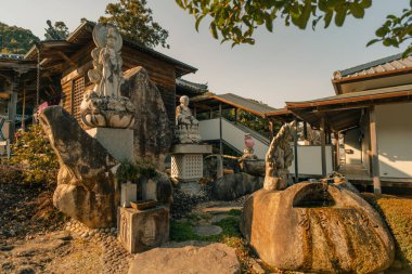  Tokushima, Japonya - 2 Mayıs 2025 Jorakuji Tapınağı No. Shikoku haccında 14 kişi. Yüksek kalite fotoğraf