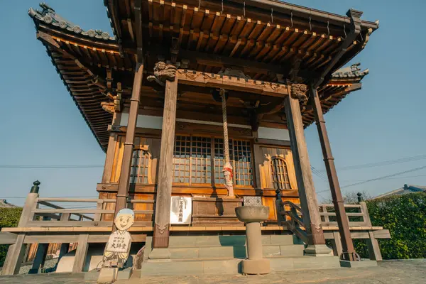  Tokushima, Japonya - 2 Mayıs 2025 Awa Kokubun Tapınağı No. Shikoku haccında 14 kişi. Yüksek kalite fotoğraf