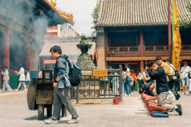 Pekin, Çin - 5 Mayıs 2025 Yonghe Gong Budist Lama Tapınağı Pekin, Çin. Yüksek kalite fotoğraf