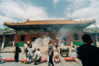 Pekin, Çin - 5 Mayıs 2025 Yonghe Gong Budist Lama Tapınağı Pekin, Çin. Yüksek kalite fotoğraf