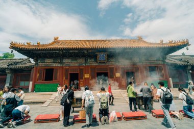 Pekin, Çin - 5 Mayıs 2025 Yonghe Gong Budist Lama Tapınağı Pekin, Çin. Yüksek kalite fotoğraf