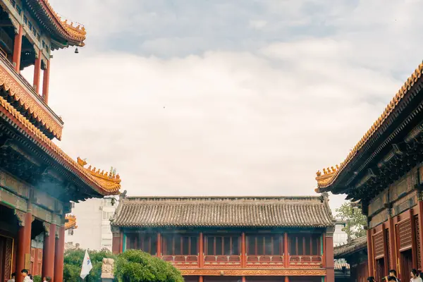 Pekin, Çin - 5 Mayıs 2025 Yonghe Gong Budist Lama Tapınağı Pekin, Çin. Yüksek kalite fotoğraf
