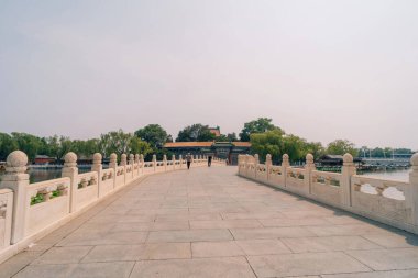 Pekin, Çin 'deki Pekin Parkı' ndaki beyaz kule manzarası. Yüksek kalite fotoğraf