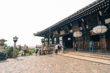 Japonya, Nara - 2 Mayıs 2025 Nara Parkı ve Todaiji Tapınağı, Todaiji Kompleksi. Yüksek kalite fotoğraf