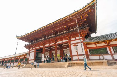 Japonya, Nara - 2 Mayıs 2025 Nara Parkı ve Todaiji Tapınağı, Todaiji Kompleksi. Yüksek kalite fotoğraf