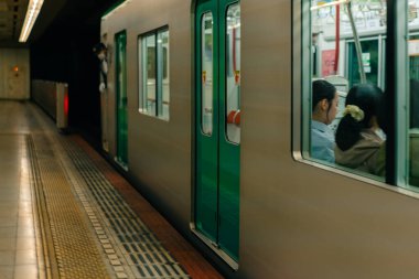 Kyoto, Japonya - 2 Mayıs 2025 metro vagonu. Yüksek kalite fotoğraf