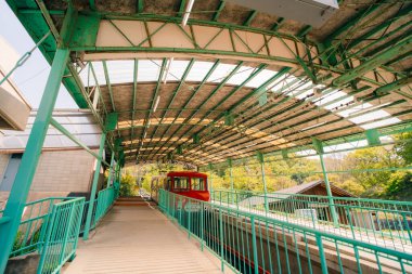 Shikoku, JAPAN - 2 Mayıs 2025 Yakuri tozanguchi istasyonu. Yüksek kalite fotoğraf