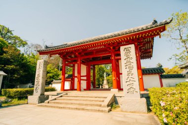 Shikoku, Japonya - 2 Mayıs 2025 Yashima Tapınağı No. Japonya 'nın Kagawa bölgesindeki Shikoku Haccında 84 kişi. Yüksek kalite fotoğraf