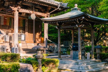 Shikoku, Japonya - 2 Mayıs 2025 Shiromine Tapınağı No. Japonya 'nın Kagawa bölgesindeki Shikoku Haccında 81 kişi. Yüksek kalite fotoğraf