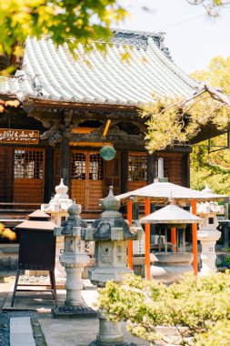 Shikoku, Japonya - 2 Mayıs 2025 Tenno Tapınağı No. Shikoku haccında 79 kişi. Yüksek kalite fotoğraf