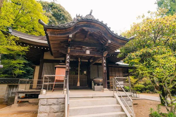 Shikoku, Japonya - 2 Mayıs 2025 Negoro Tapınağı No. Japonya 'nın Kagawa bölgesindeki Shikoku Haccında 82 kişi. Yüksek kalite fotoğraf