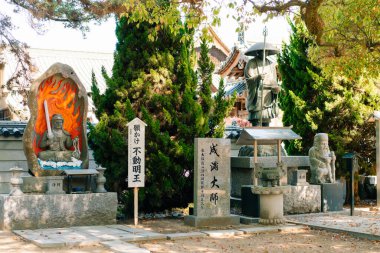 Shikoku, Japonya - 2 Mayıs 2025 Sanuki Kokubun Tapınağı No. Japonya 'nın Kagawa bölgesindeki Shikoku haccında 80 kişi. Yüksek kalite fotoğraf