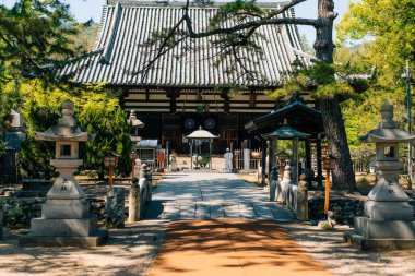 Shikoku, Japonya - 2 Mayıs 2025 Sanuki Kokubun Tapınağı No. Japonya 'nın Kagawa bölgesindeki Shikoku haccında 80 kişi. Yüksek kalite fotoğraf