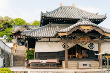 Shikoku, Japonya - 2 Mayıs 2025 Gosho ji Tapınağı No. Shikoku haccında 78 kişi. Yüksek kalite fotoğraf