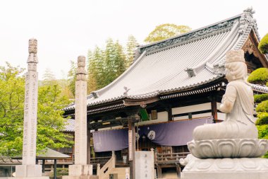 Shikoku, Japonya - 2 Mayıs 2025 Mandaraji Tapınağı No. Shikoku haccında 72 kişi. Yüksek kalite fotoğraf