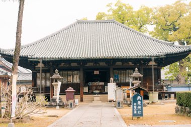 Shikoku, Japonya - 2 Mayıs 2025 Motoyama Tapınağı No. Shikoku haccında 70 kişi. Yüksek kalite fotoğraf