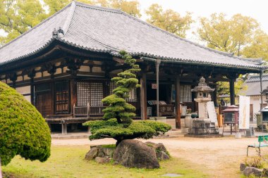 Shikoku, Japonya - 2 Mayıs 2025 Motoyama Tapınağı No. Shikoku haccında 70 kişi. Yüksek kalite fotoğraf