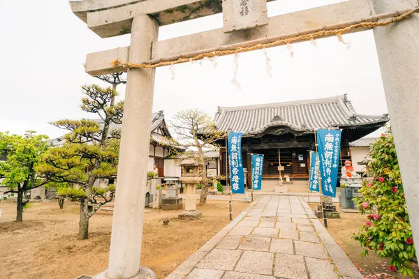 Shikoku, Japonya - 2 Mayıs 2025 Konzo Tapınağı No. Shikoku haccında 76. Yüksek kalite fotoğraf