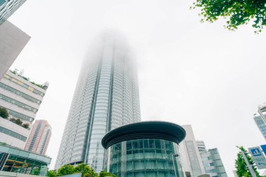 Tokyo, Japonya - 23 Mayıs 2025: Roppongi Hills karmaşık bir ticari binadır. Yüksek kalite fotoğraf