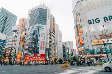  Tokyo, Japonya - 10 Temmuz 2025 Ueno Ameyoko Alışveriş Sokağı. Yüksek kalite fotoğraf