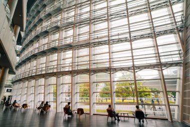 Tokyo, Japonya - 2 Mayıs 2025 Roppongi, Minato 'daki Ulusal Sanat Merkezi. Yüksek kalite fotoğraf