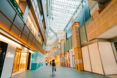 Tokyo, Japonya - 23 Mayıs 2025: Roppongi Hills karmaşık bir ticari binadır. Yüksek kalite fotoğraf