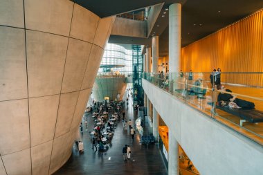 Tokyo, Japonya - 2 Mayıs 2025 Roppongi, Minato 'daki Ulusal Sanat Merkezi. Yüksek kalite fotoğraf