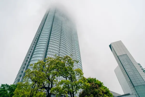 Tokyo, Japonya - 23 Mayıs 2025: Roppongi Hills karmaşık bir ticari binadır. Yüksek kalite fotoğraf