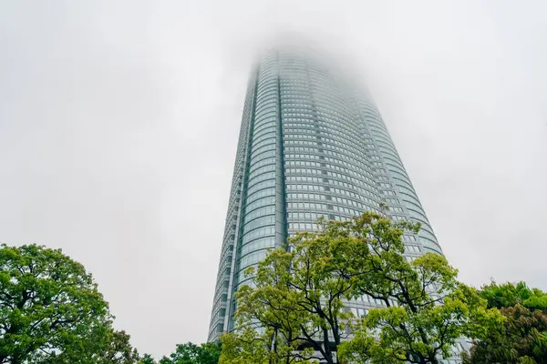 Tokyo, Japonya - 23 Mayıs 2025: Roppongi Hills karmaşık bir ticari binadır. Yüksek kalite fotoğraf