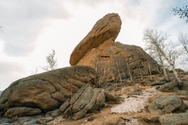 Gorkhi-Terelj Ulusal Parkı 'ndaki kaplumbağa kayasının hava görüntüsü. Moğolistan. Yüksek kalite fotoğraf