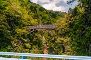 Kurobe Barajı ve Kuzey Japonya manzarası. Yüksek kalite fotoğraf