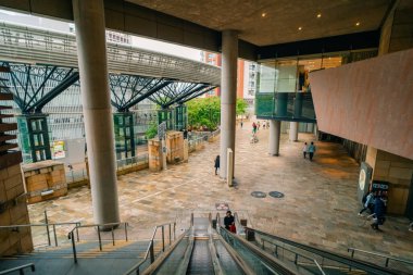 Tokyo, Japonya - 23 Mayıs 2025: Roppongi Hills karmaşık bir ticari binadır. Yüksek kalite fotoğraf