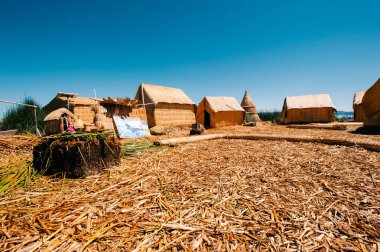 Titicaca Gölü, Peru - 2 Ağustos 2025 Titino Yüzen Adaları. Yüksek kalite fotoğraf