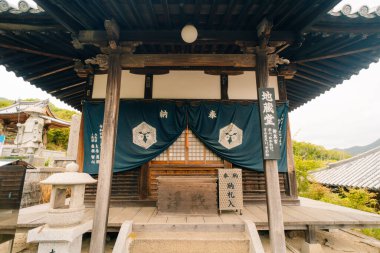 Shikoku, Japonya - 2 Mayıs 2025 Shusshaka Tapınağı No. Shikoku haccında 73. Yüksek kalite fotoğraf