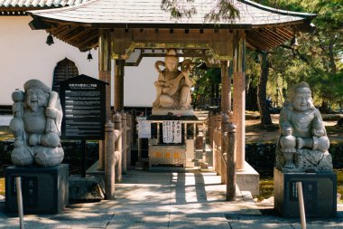 Shikoku, Japonya - 2 Mayıs 2025 Sanuki Kokubun Tapınağı No. Japonya 'nın Kagawa bölgesindeki Shikoku haccında 80 kişi. Yüksek kalite fotoğraf